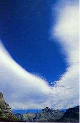 De Chinook, een bekende bergwind in Noord-Amerika, heeft deze ongewone wolkenformatie doen ontstaan.