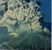 As en rook uit Mount St. Helens verduisterden dagenlang de hemel in de V.S. na de uitbarsting op 8 mai 1980.